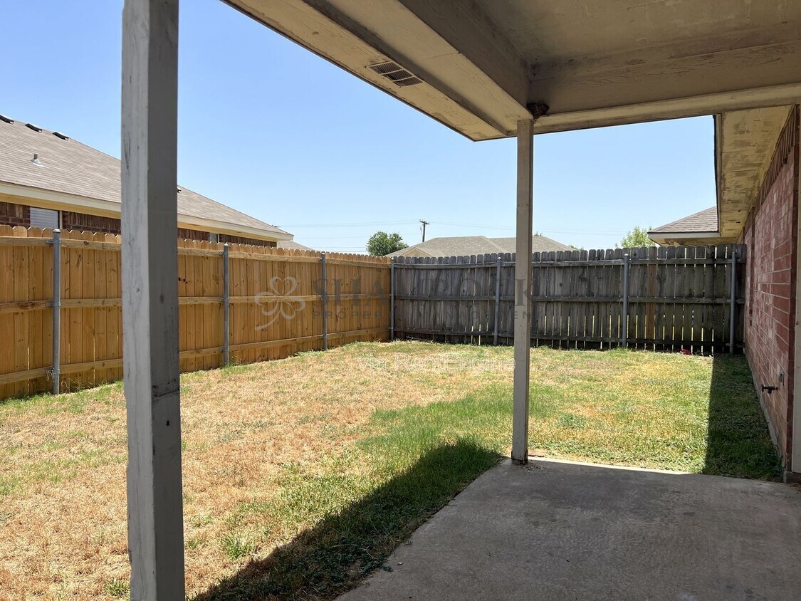 Building Photo - 10201 Lilac Ln