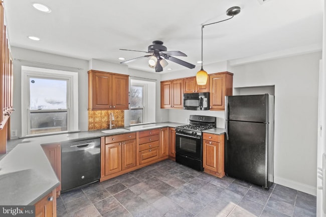 Photo - 625 Summit St Townhome