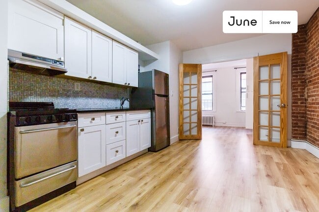 Building Photo - 531 W 48th St