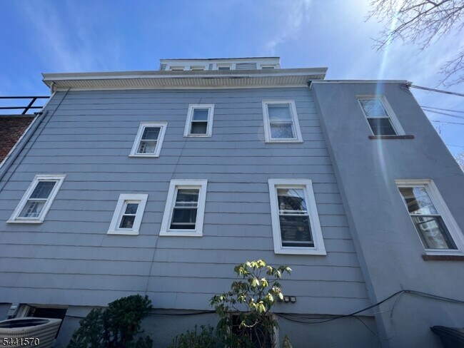 Foto del edificio - 206 Bellevue Ave