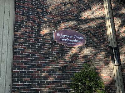 Building Photo - 244 Oakville Ave