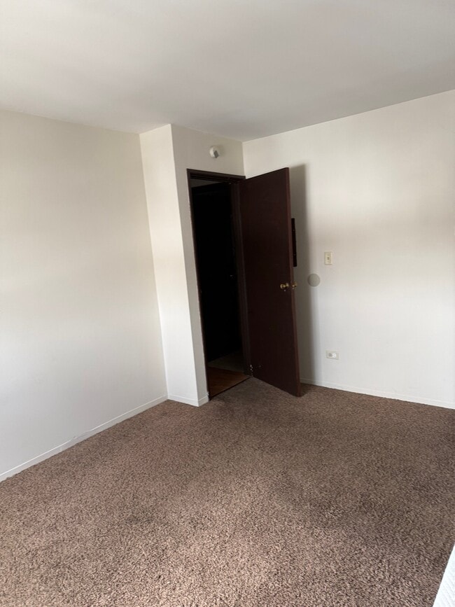 Building Photo - 844 College Blvd