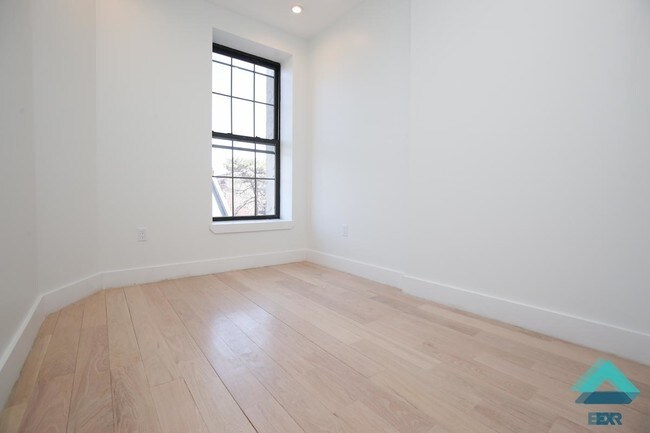 Foto del edificio - 1319 Bedford Ave