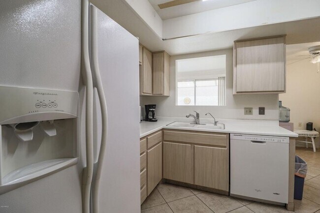 Foto del edificio - Just Waiting for you, in our 45+ Active Adult Resort Community, Long Term Unfurnished Rental.  Re...