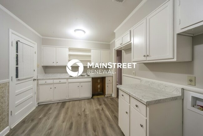 Building Photo - 3 Bedroom Pet-Friendly Home in Memphis, TN with Main Street Renewal