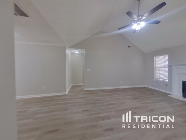 Foto del edificio - 162 Willow Springs Ln