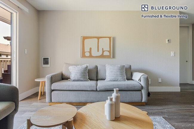 Building Photo - 766 Edgewater Blvd