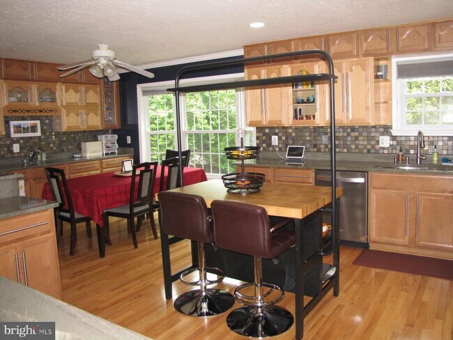 Building Photo - 9031 Blarney Stone Dr