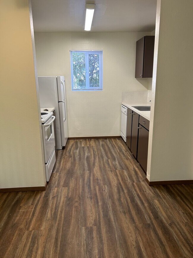 Building Photo - Two-Bedroom in Port Orchard available TODAY!