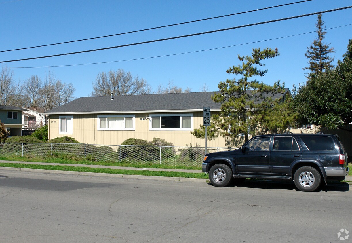 Foto del edificio - 909-917 Delport Ave