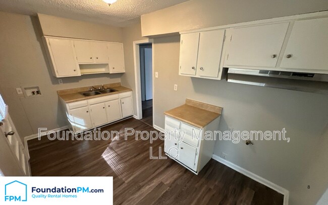Building Photo - 3969 Ridgedale St