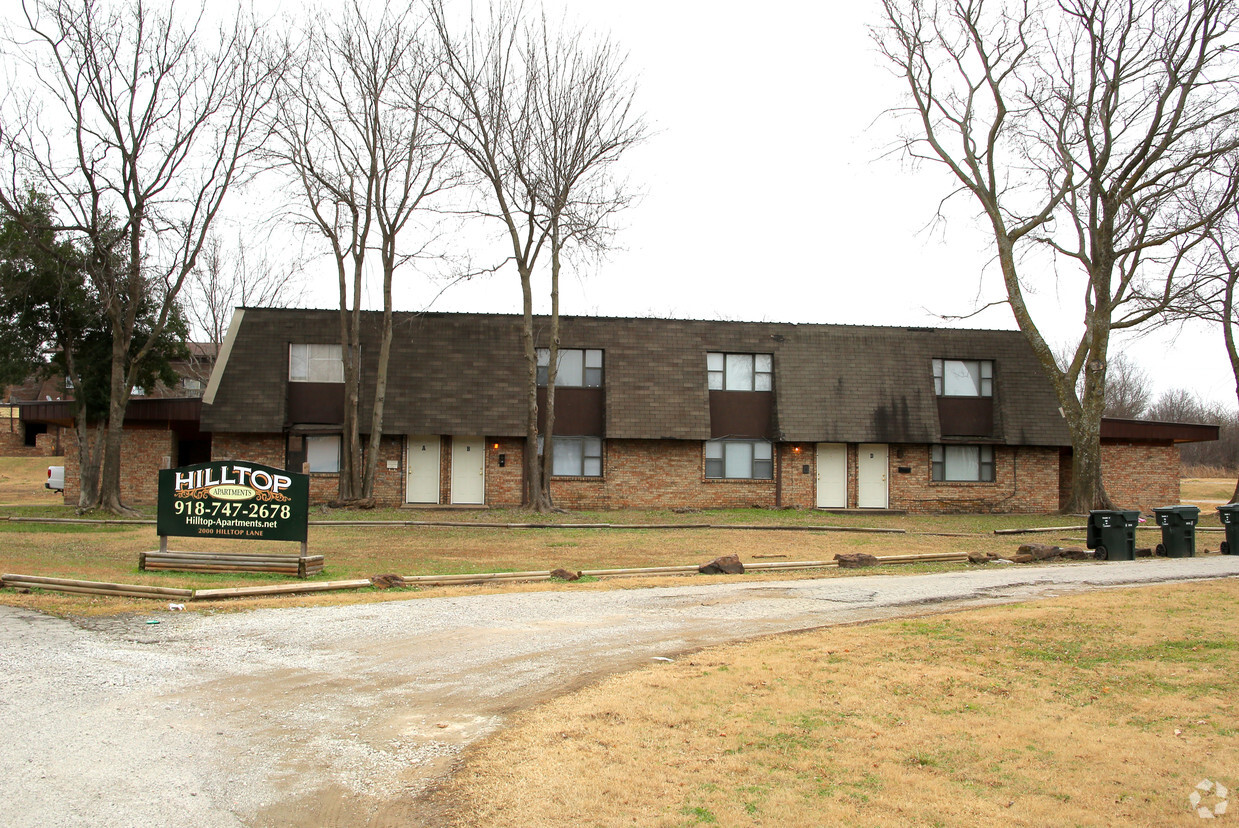 Primary Photo - Hilltop Apartments