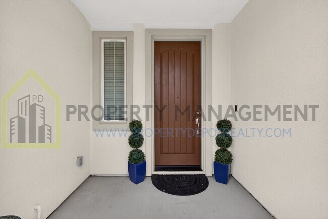 Foto del edificio - Spacious Elegance Awaits: 4-Bedroom Home with Hardwood Floors in Elk Grove!