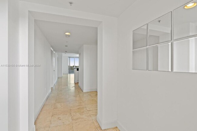 Building Photo - 15051 Royal Oaks Ln