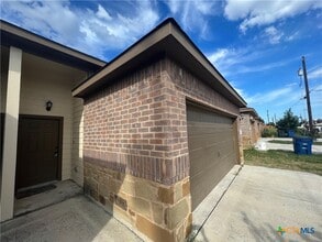 Building Photo - 2611 Pahmeyer Rd