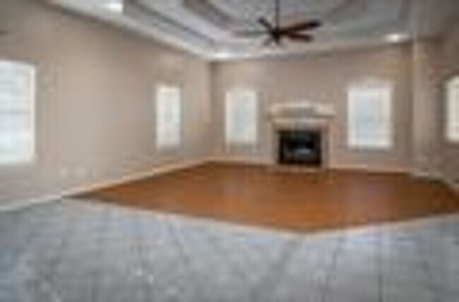 Building Photo - 400 Boulder Ridge Dr