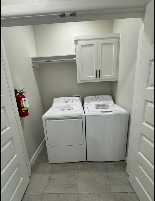 Foto del edificio - 3524 S Dominique Dr