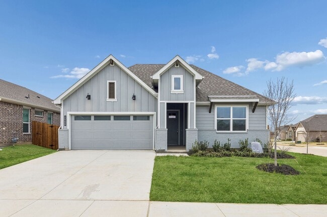 Bright, Brand-New Living in Denton’s Eagle Cree - Bright, Brand-New Living in Denton’s Eagle Cree House