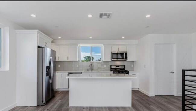 Building Photo - 10916 Hesby St