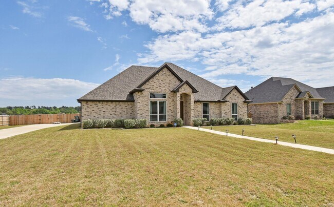 Foto del edificio - Stunning 4 Bed 2 Bath!