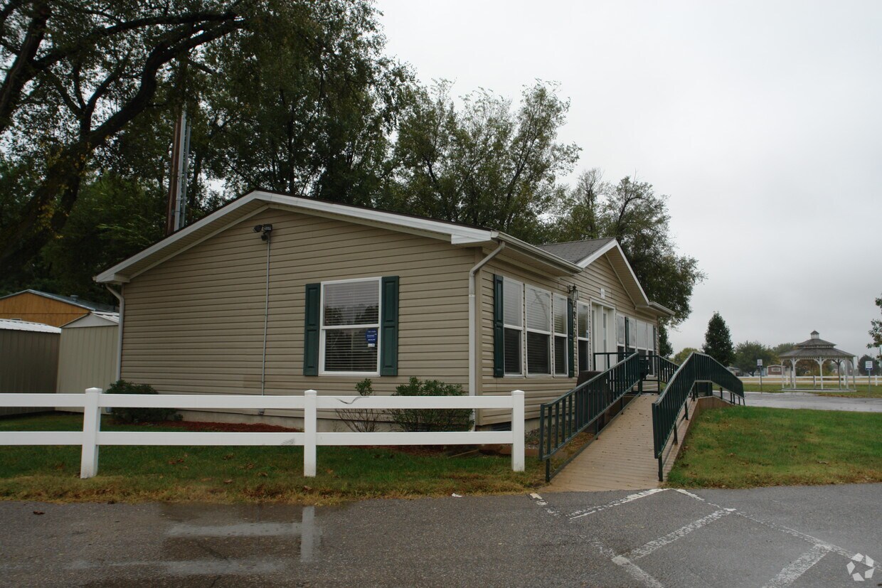 Twin Oaks Estates Apartments in Wichita, KS