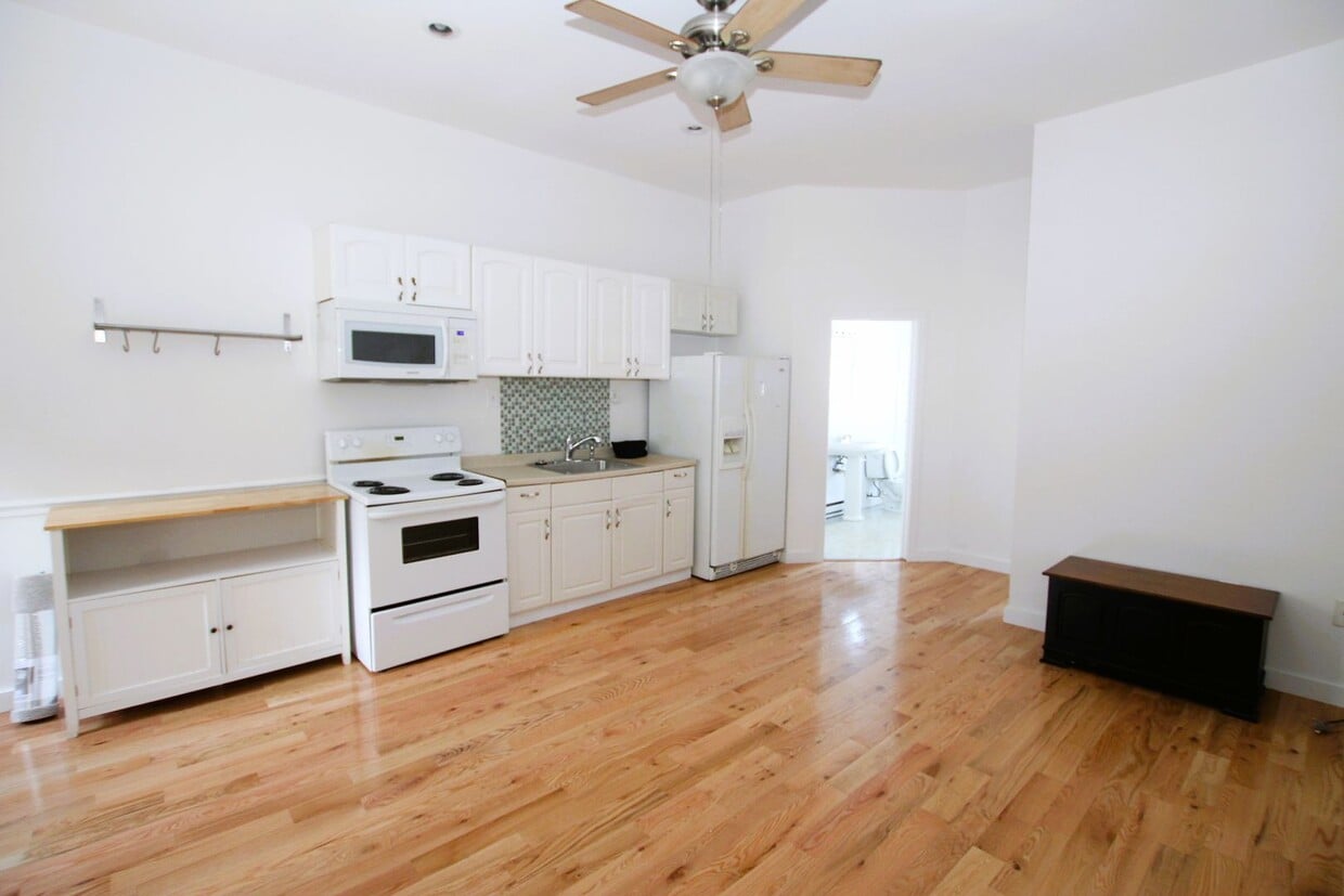 Primary Photo - Beautiful 2 bedroom in fishtown available ...