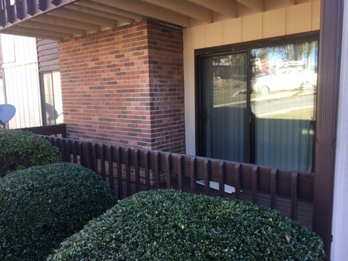 Building Photo - Convenient To Downtown Brevard