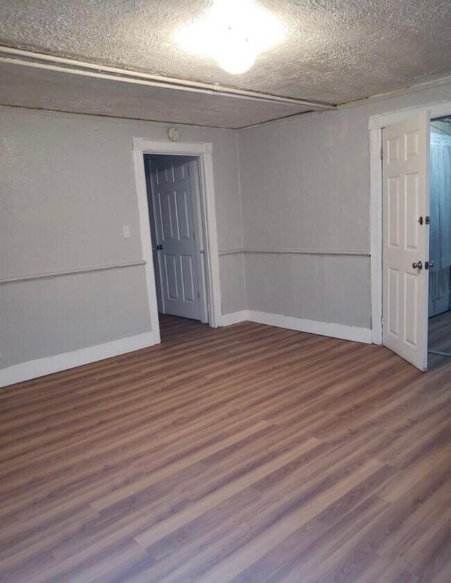 Building Photo - 208 Orange St