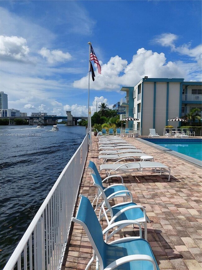 Foto del edificio - 3922 NE 166th St