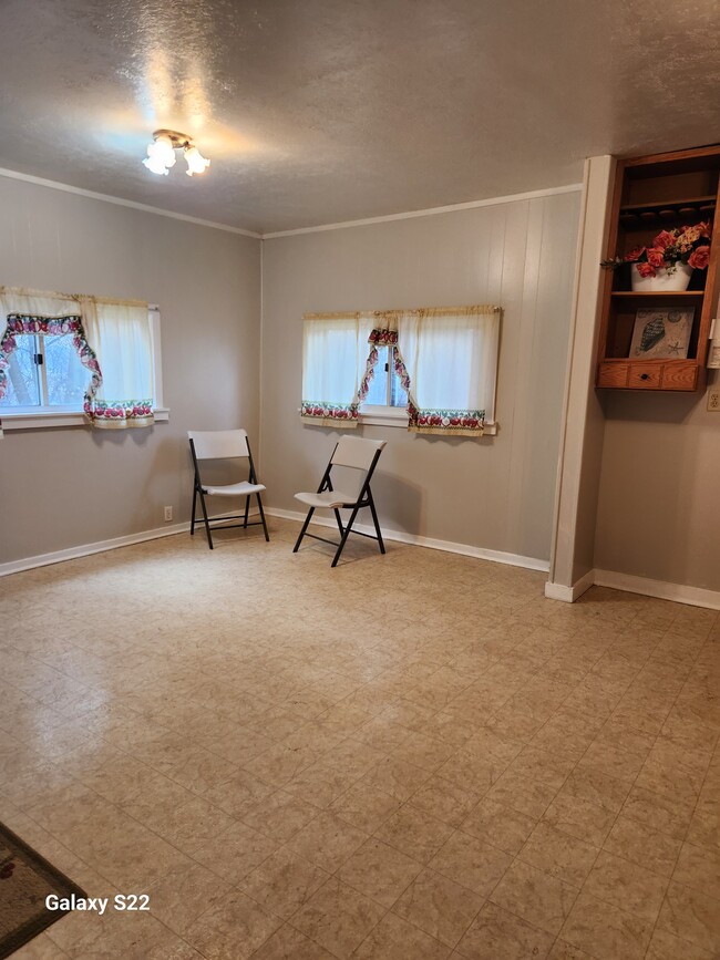 Eating Area in Kitchen - 3066 Glen Mawr St