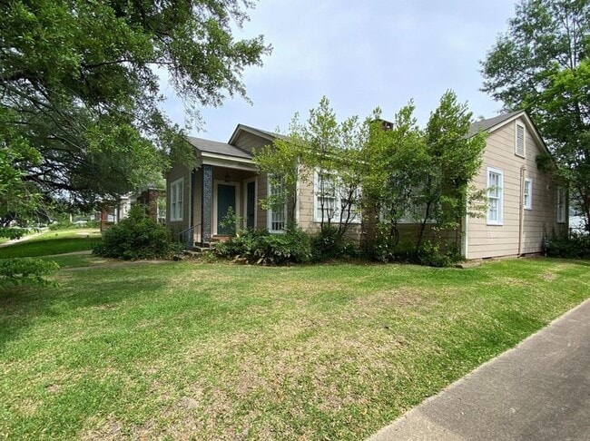 Building Photo - Adorable South Highland home