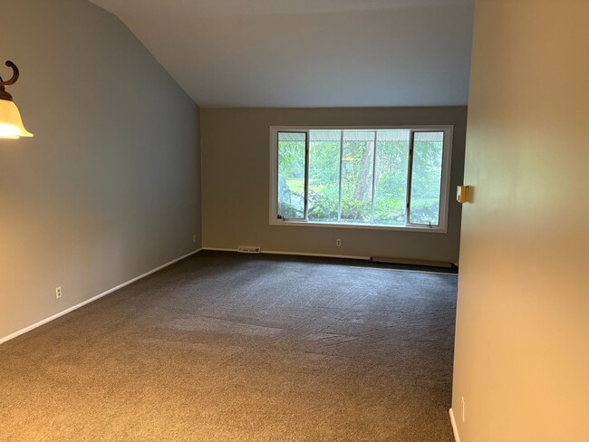 Foto del edificio - Beautiful Split Level House 3 bedroom 1 ba...