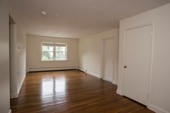 Building Photo - 169 Thoreau St