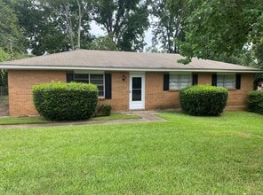 Building Photo - 204 Magnolia Dr
