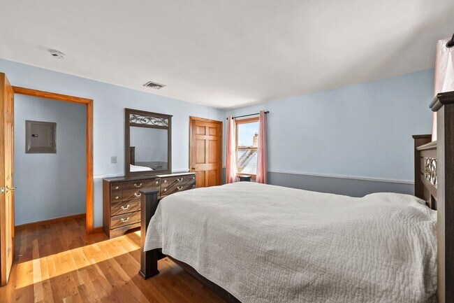 Foto del edificio - 391 Taylor Ave