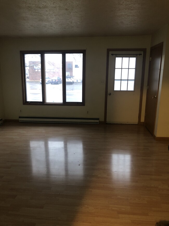 Foto del edificio - 319 W Waverly St