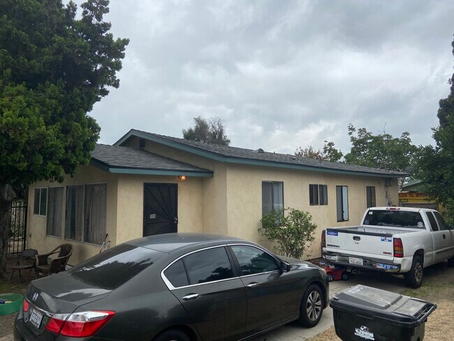 Front - 2048 Burkett Rd