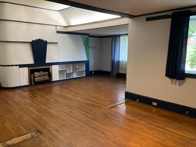 Building Photo - 207 Peachtree St