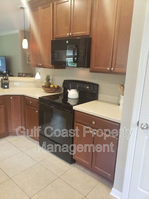 Building Photo - 3208 14th Ct E