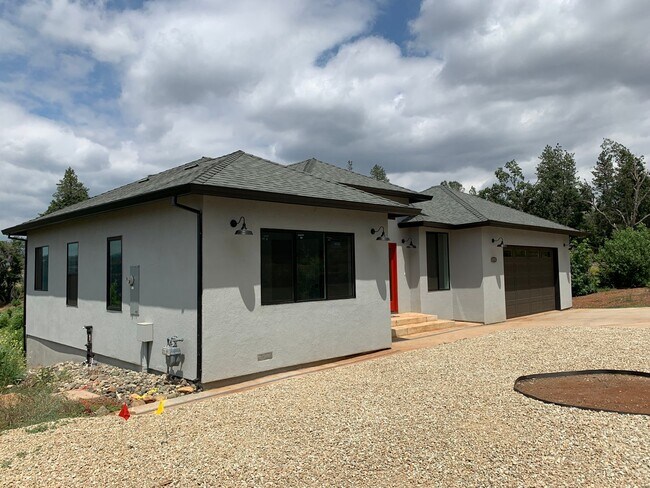 Building Photo - Breathtaking Paradise Retreat: Modern Home with Stunning Canyon Views and Next to Billie Park!