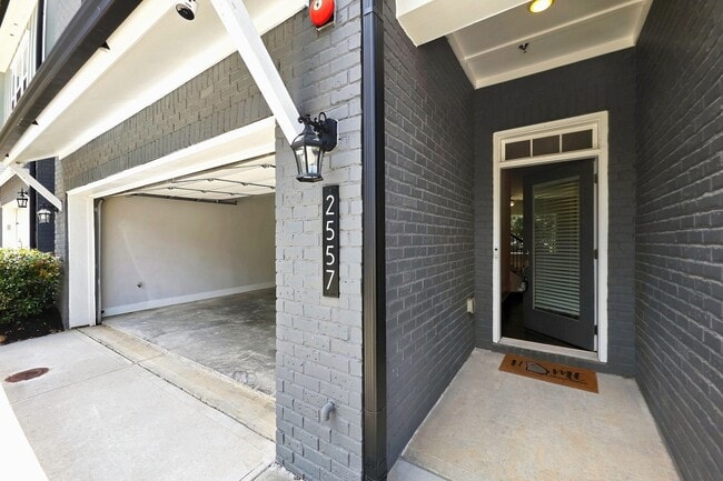 Building Photo - 2557 Oakbourne Ln