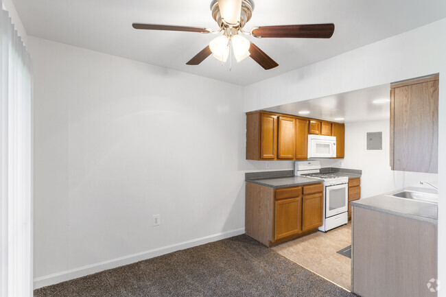 1 BR, 1 BA - 825 SF - Woodland Apartments