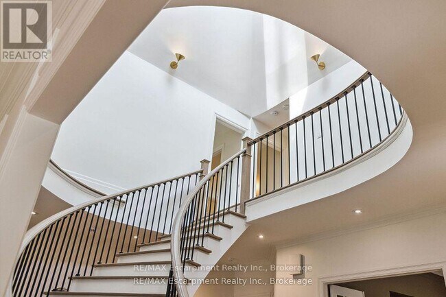 Building Photo - 212 Poplar Dr