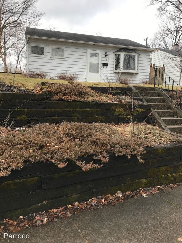 Primary Photo - 2 br, 1 bath House - 2137 Edgehill Ave