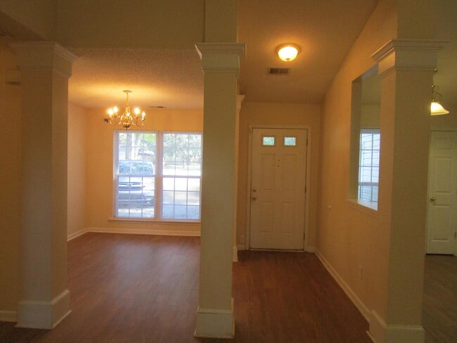 Foto del edificio - 1350 Monterey Dr