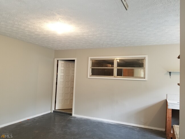 Building Photo - 127 Huff Dr SW