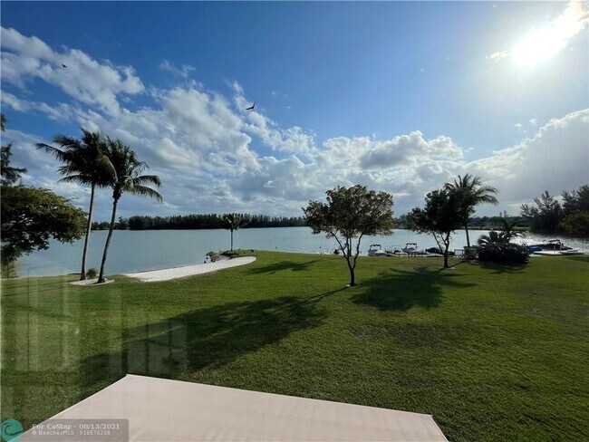 Building Photo - 4061 Crystal Lake Dr