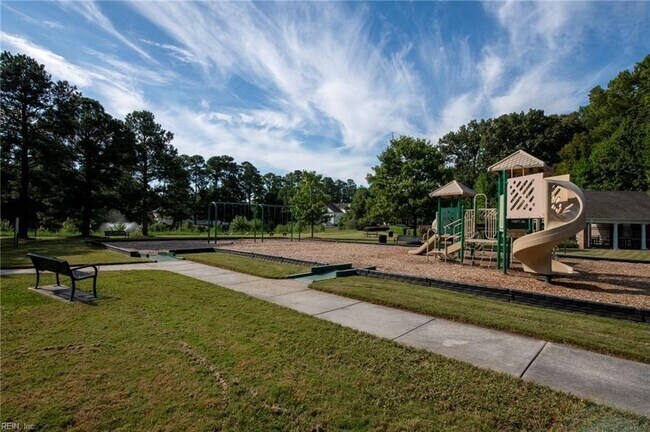 Foto del edificio - 956 Iron Bridge Dr