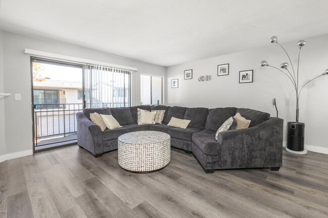 Foto del edificio - 8535 Paradise Valley Rd