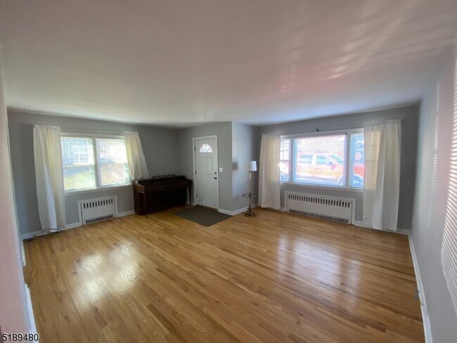 Building Photo - 26 E New St